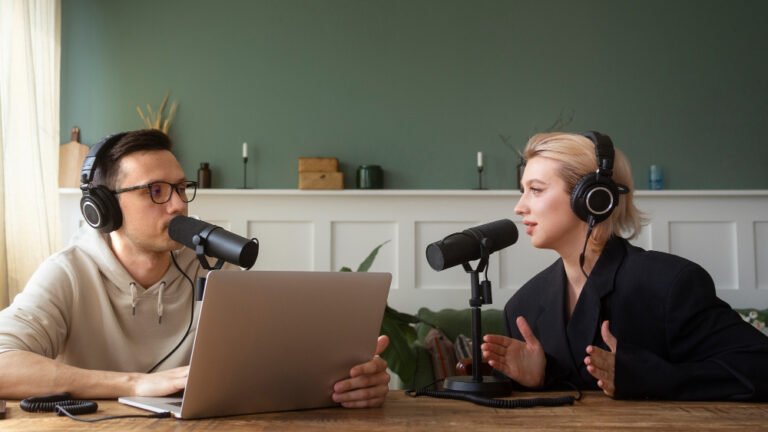 What is a blog vs podcast? Complete Guide